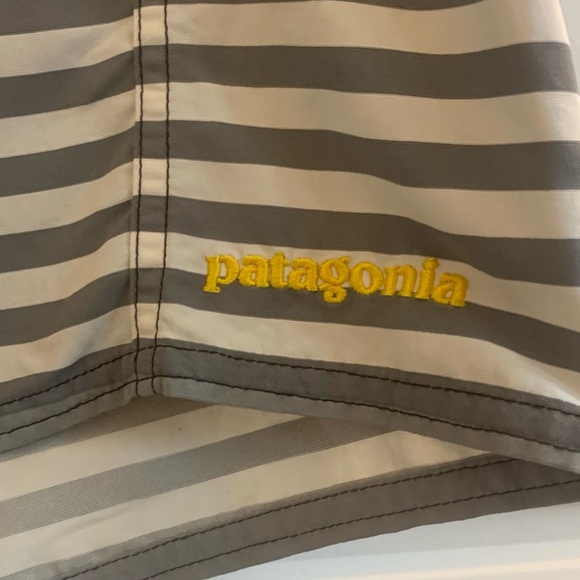 PATAGONIA Men's Wavefarer Board Shorts 19”, Fitz Stripe: Black, Size 36 - Picture 6 of 7